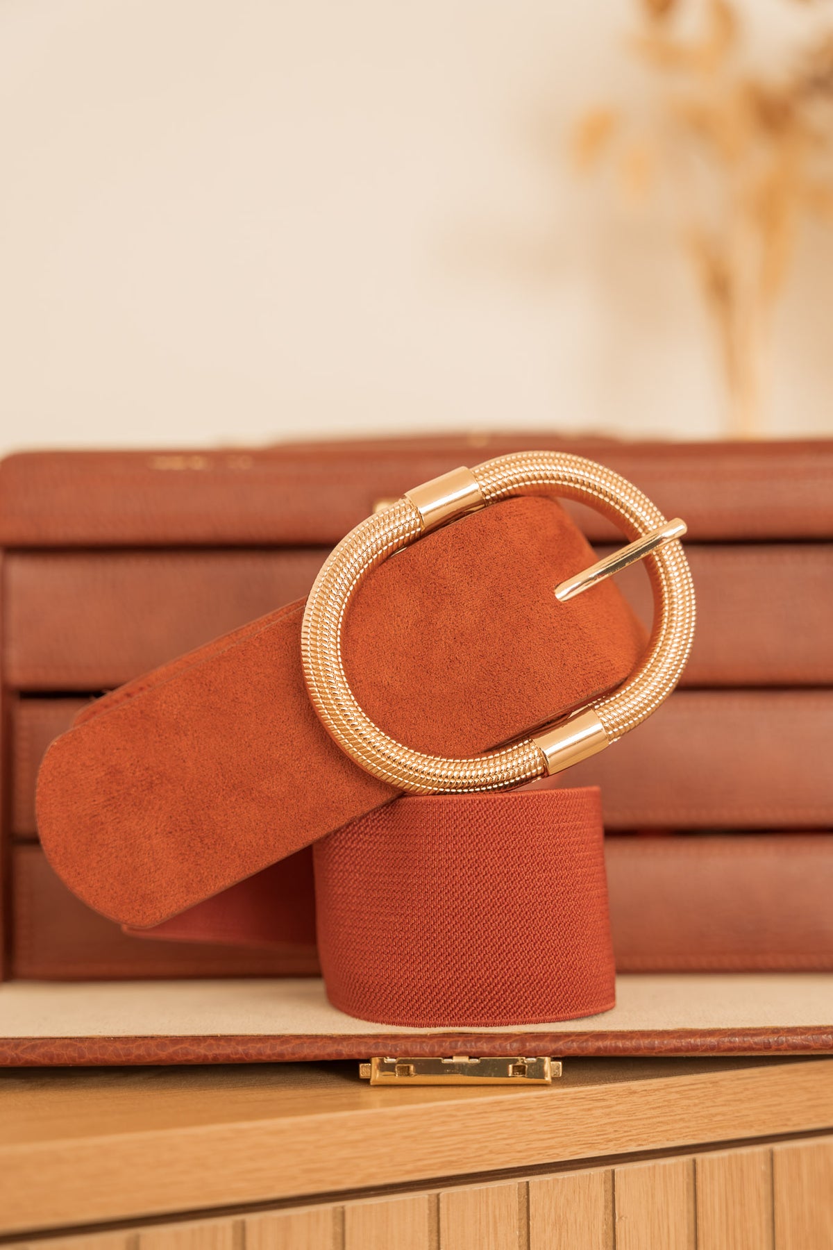 Ceinture cognac à boucle ovale dorée